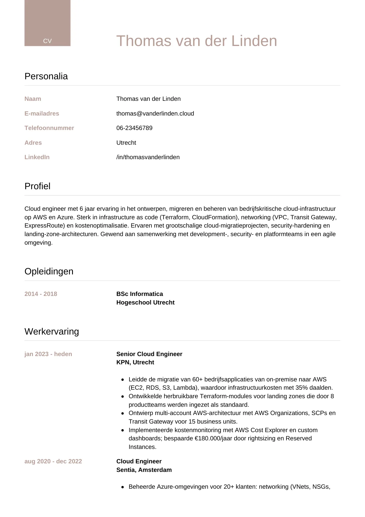 Voorbeeld CV voor cloud engineer in template Luxe. CV Luxe voor cloud engineer