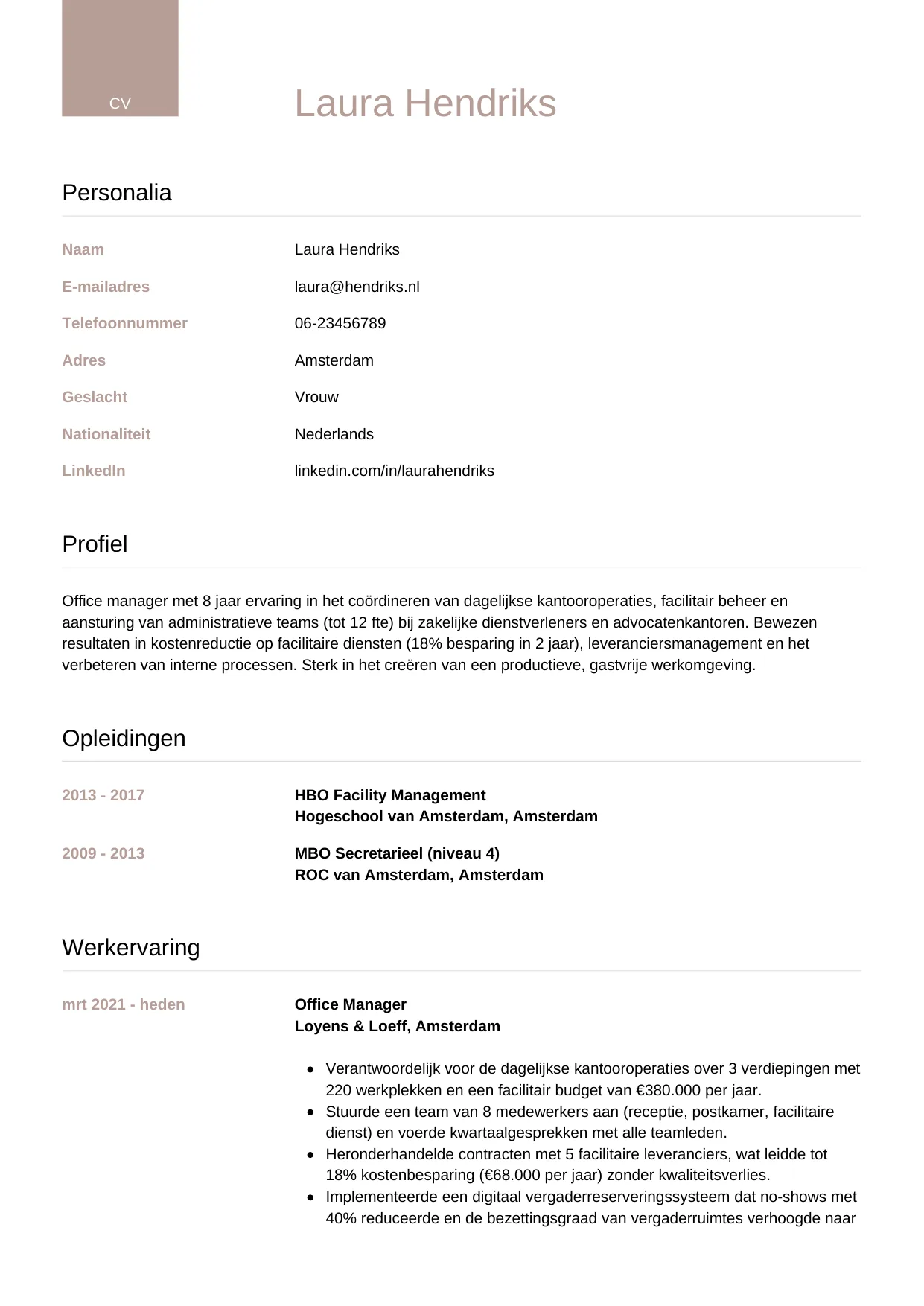 Voorbeeld CV voor office manager in template Luxe. CV Luxe voor office manager